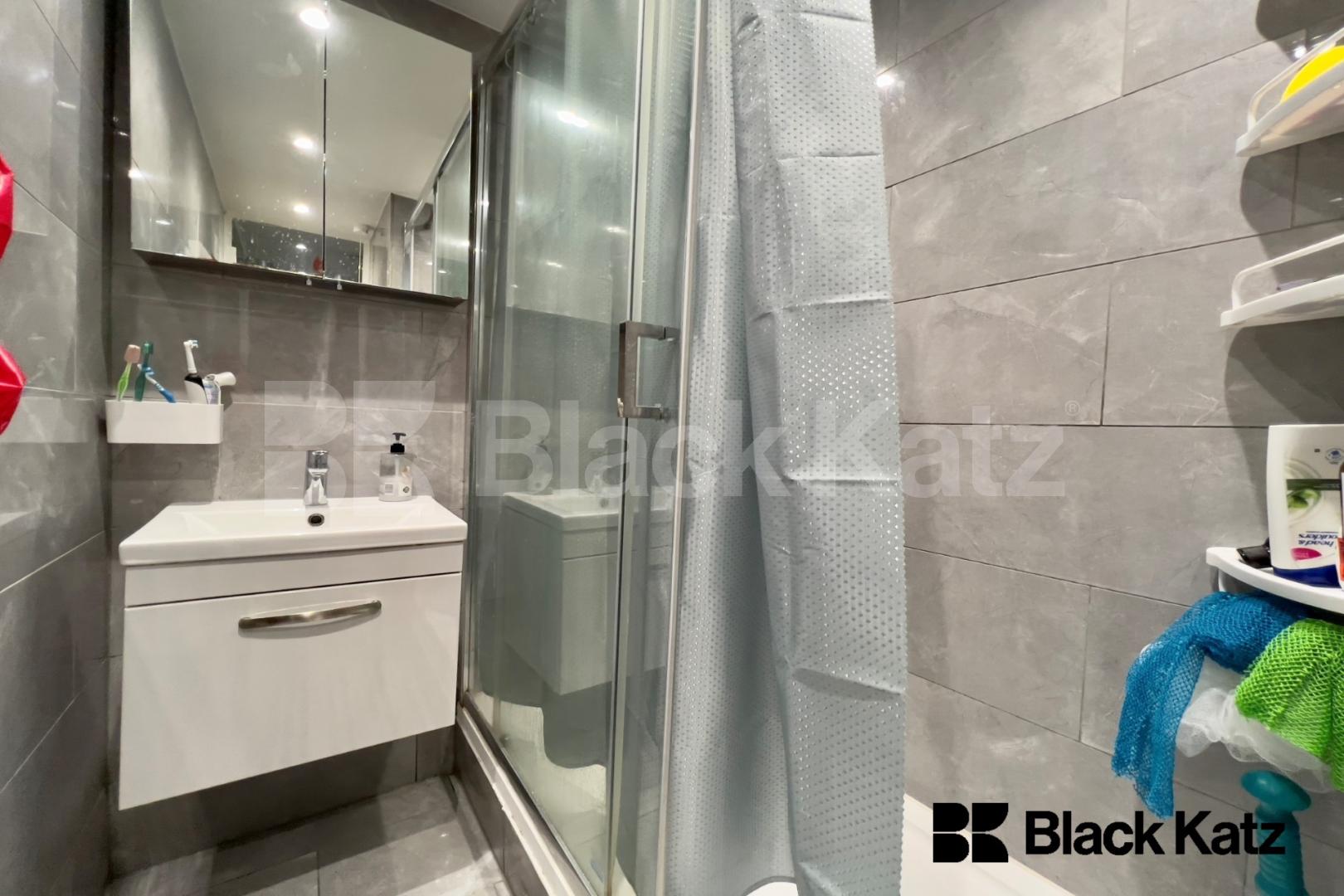 Generous duplex apartment with balcony  Coopers Road, Bermondsey